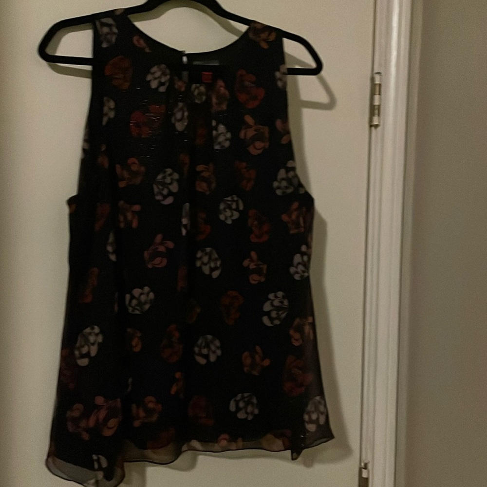 Sparkling Vince Camuto size XL sleeveless blouse